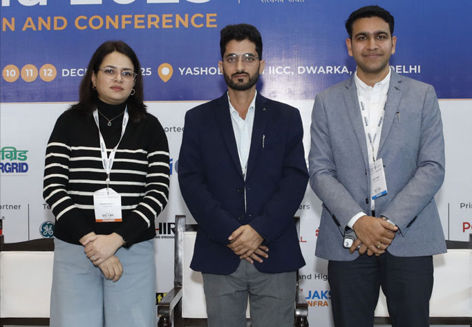(from left) Priyanka Kwatra, AssociateDirector, Power Line; Pradeep Singh
Chauhan, POWERGRID; and Kanav Kumar,
Better Drones